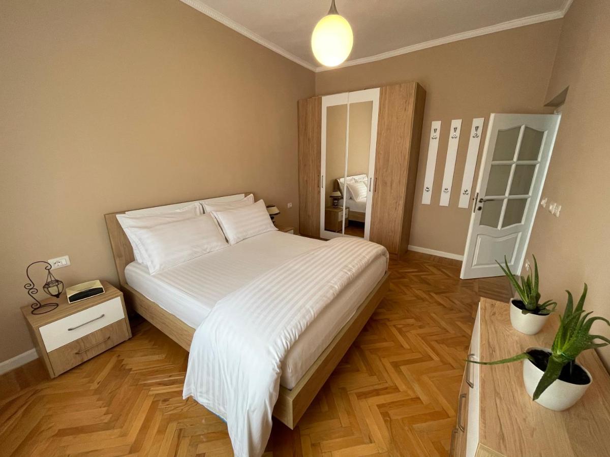 בראט Joni & Joy Center Apartment מראה חיצוני תמונה