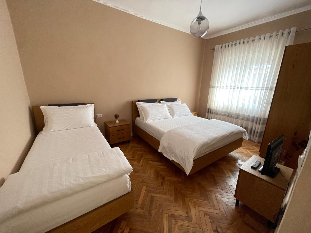 בראט Joni & Joy Center Apartment מראה חיצוני תמונה