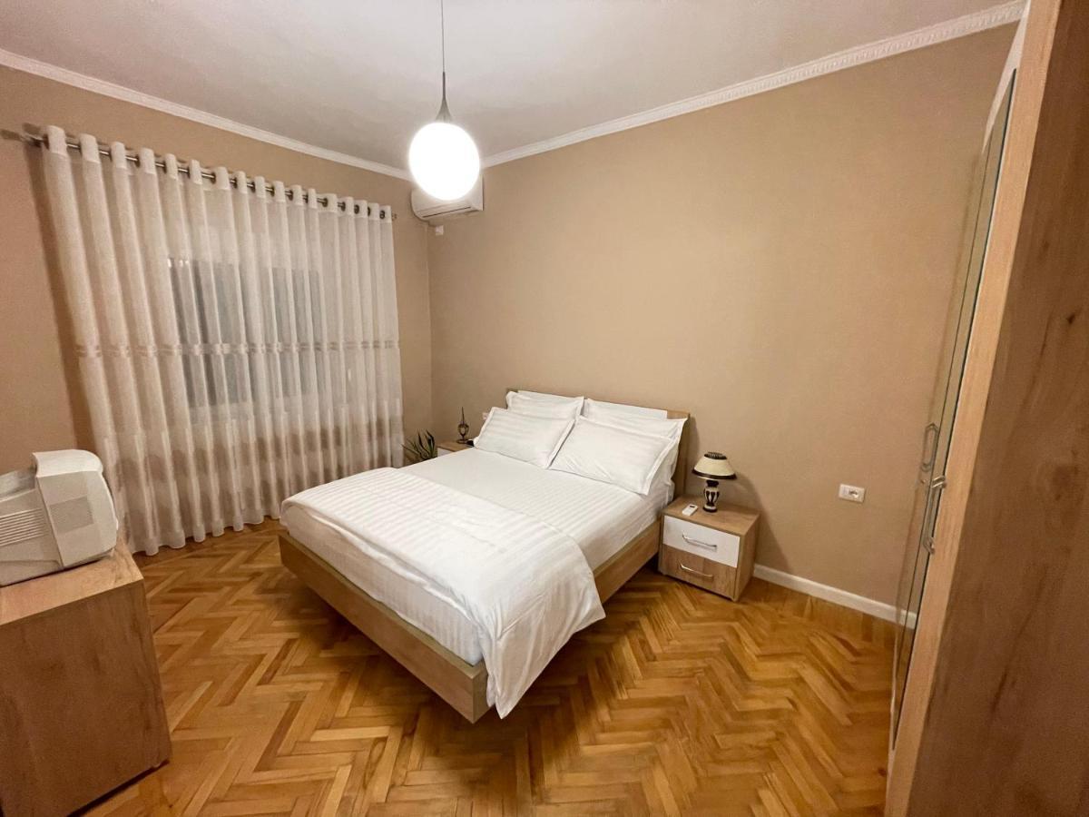 בראט Joni & Joy Center Apartment מראה חיצוני תמונה
