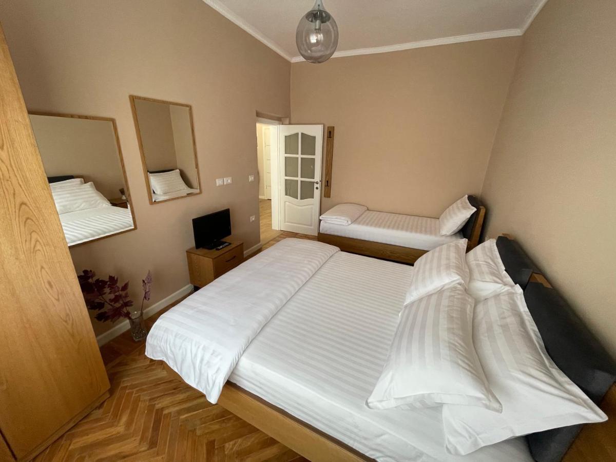 בראט Joni & Joy Center Apartment מראה חיצוני תמונה